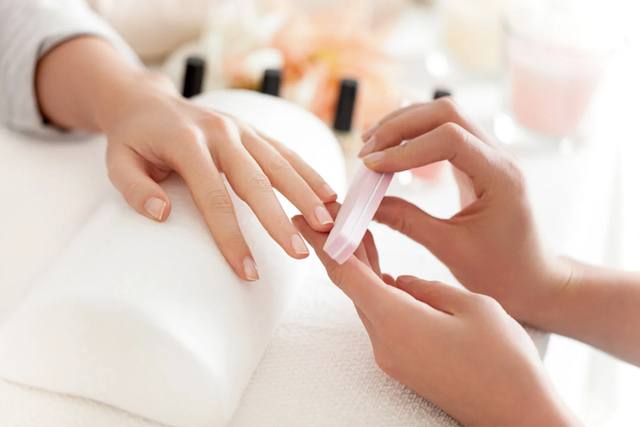 Manicure og neglebehandling hos Ritas fodpleje
